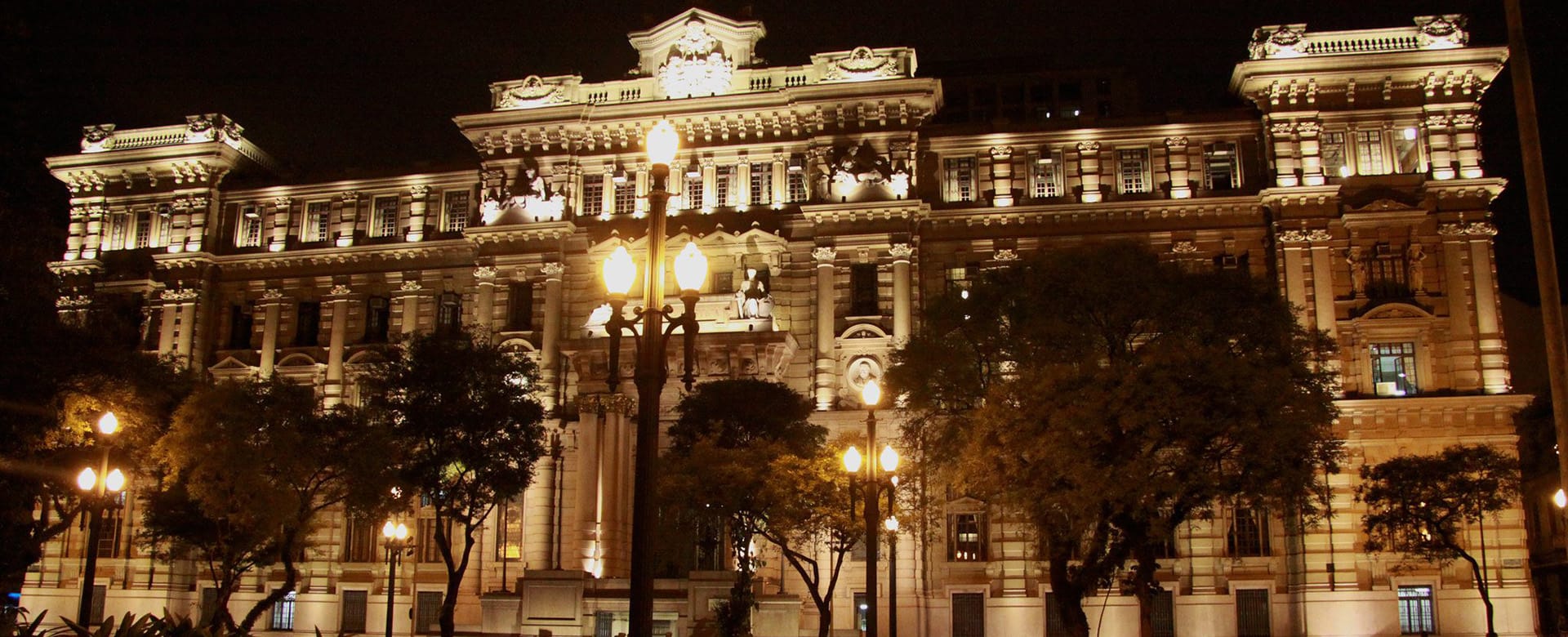 Fachada de Tribunal - Escritório de Advocacia em São Bernardo do Campo